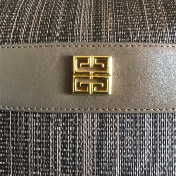 ❤️GIFTED❤️Stunning Vintage Givenchy bag - Picture 3 of 9
